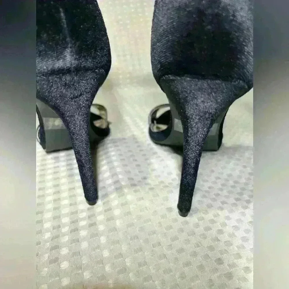 Venus high heels, Size 8 new without a box